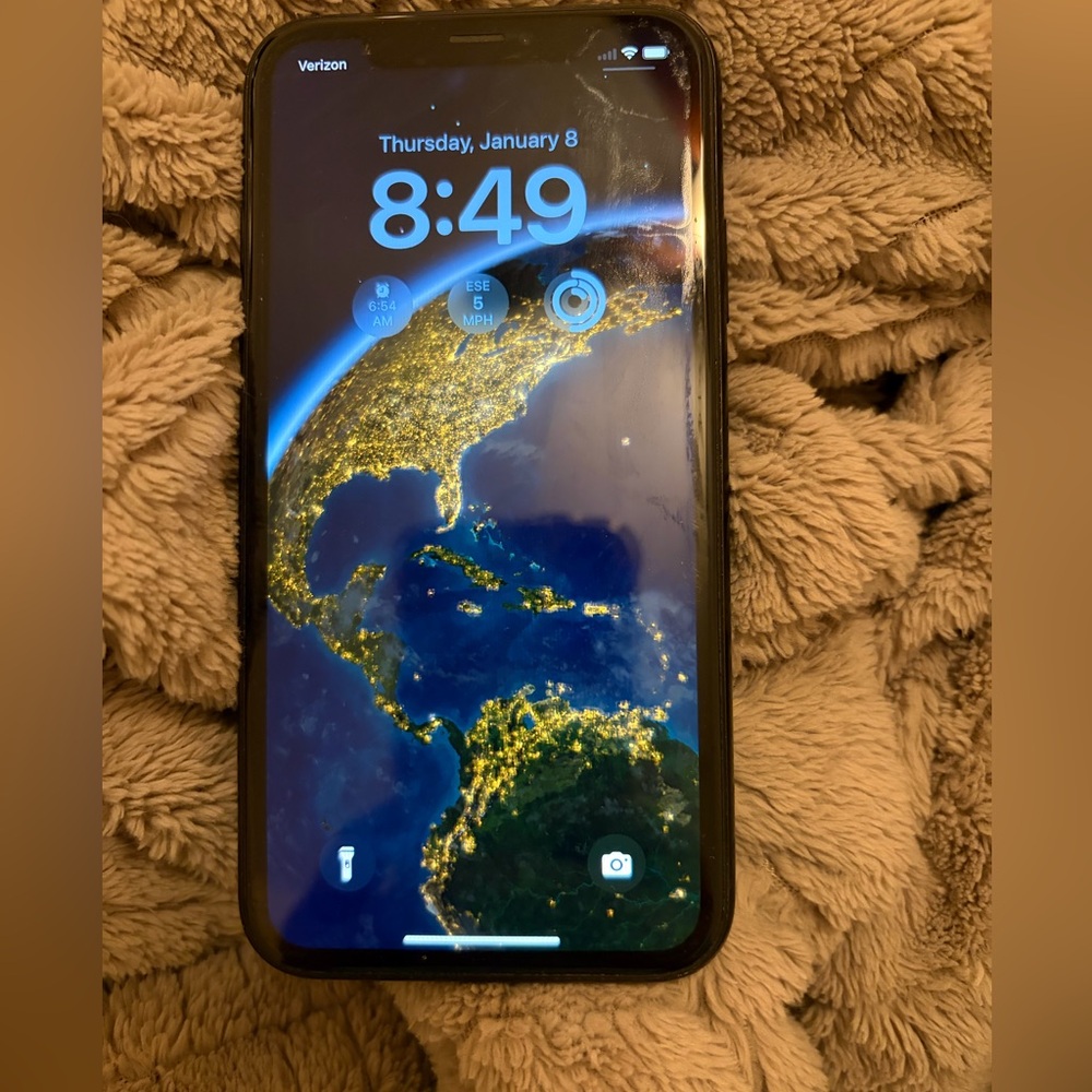 iPhone XR - black 128gb - Picture 1 of 3